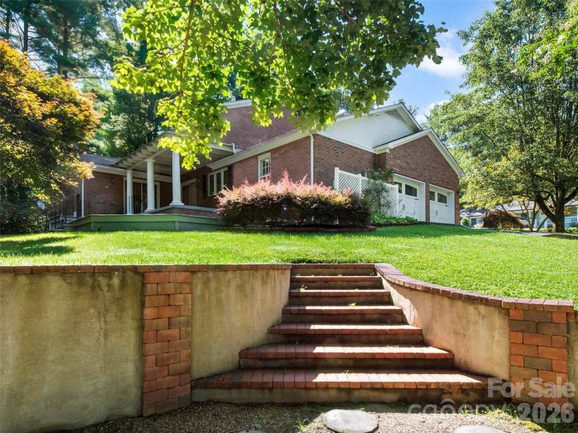110 Glengary Drive, Flat Rock, NC 28731.  MLS# CAR4351379, YatesRealty ID 17194. 