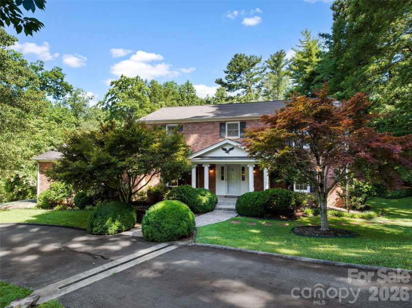 110 Glengary Drive, Flat Rock, NC 28731.  MLS# CAR4351379, YatesRealty ID 17194. 