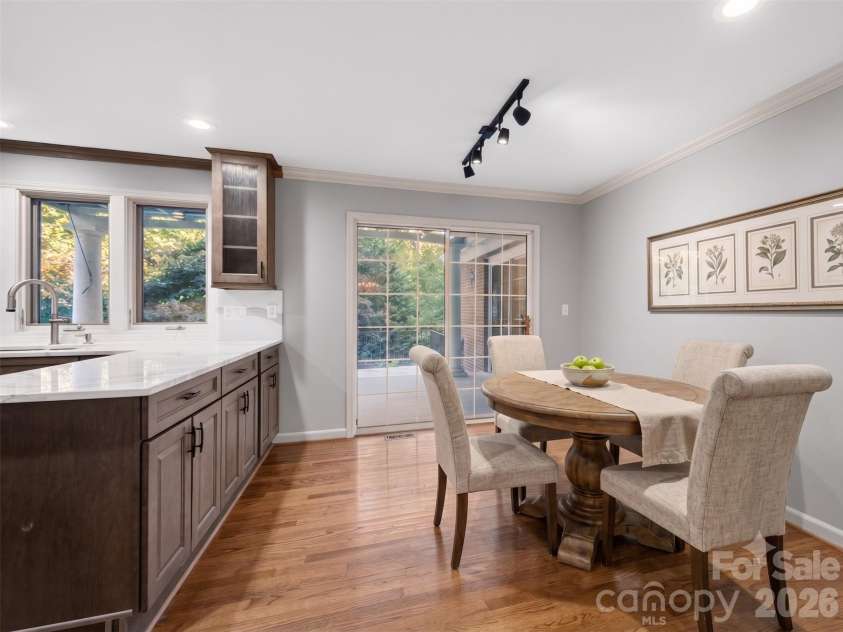 110 Glengary Drive, Flat Rock, NC 28731.  MLS# CAR4351379, YatesRealty ID 17194. Breakfast Room