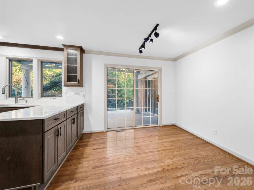 110 Glengary Drive, Flat Rock, NC 28731.  MLS# CAR4351379, YatesRealty ID 17194. Breakfast Room