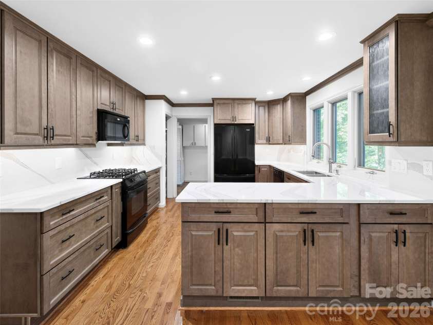 110 Glengary Drive, Flat Rock, NC 28731.  MLS# CAR4351379, YatesRealty ID 17194. Gorgeous Updated Kitchen with Quartz Countertops