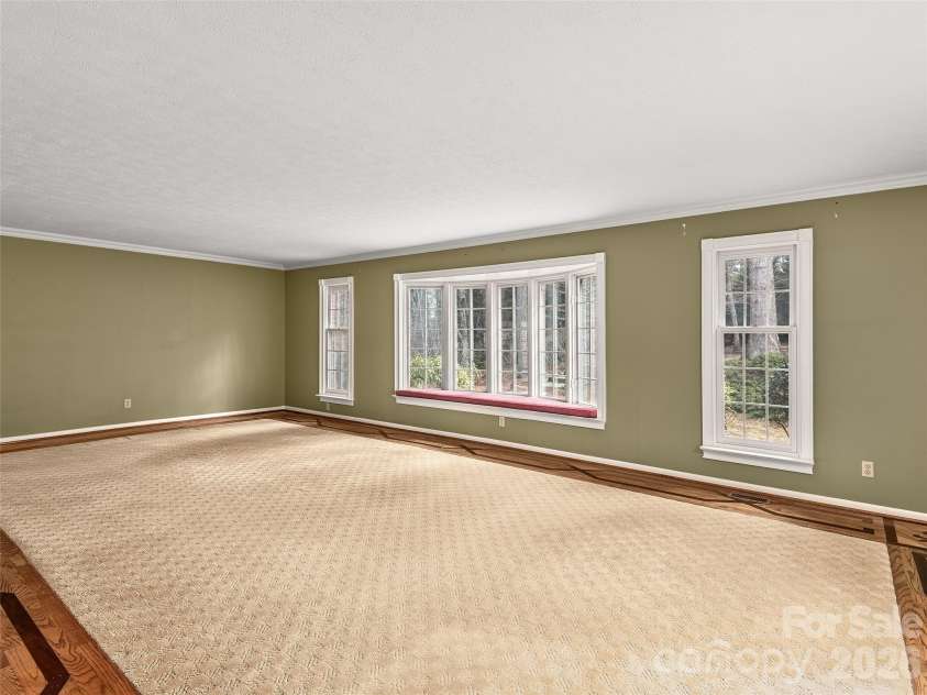 110 Glengary Drive, Flat Rock, NC 28731.  MLS# CAR4351379, YatesRealty ID 17194. Living Room