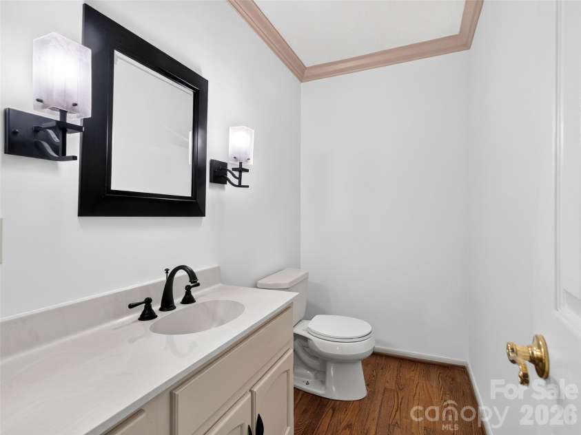 110 Glengary Drive, Flat Rock, NC 28731.  MLS# CAR4351379, YatesRealty ID 17194. Main Level Bath