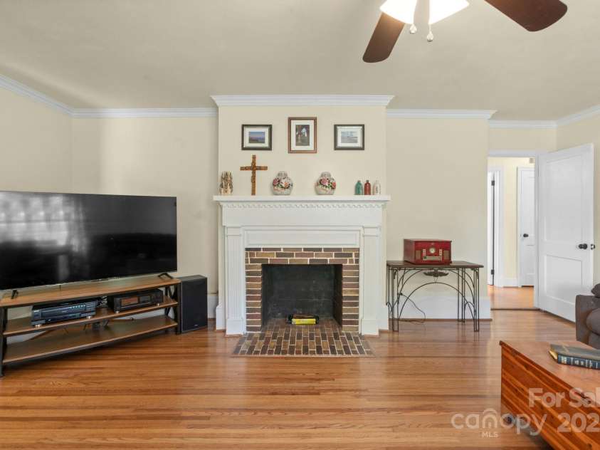 828 6th Street, Albemarle, NC 28001.  MLS# CAR4251154, YatesRealty ID 17194. 