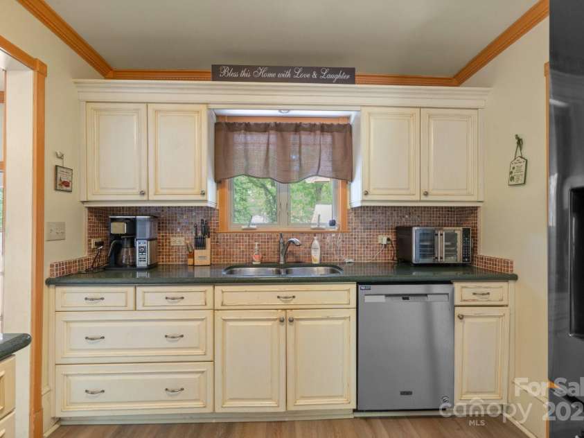 828 6th Street, Albemarle, NC 28001.  MLS# CAR4251154, YatesRealty ID 17194. 