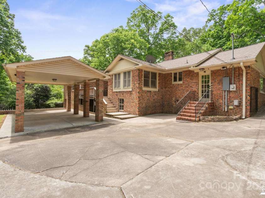 828 6th Street, Albemarle, NC 28001.  MLS# CAR4251154, YatesRealty ID 17194. 