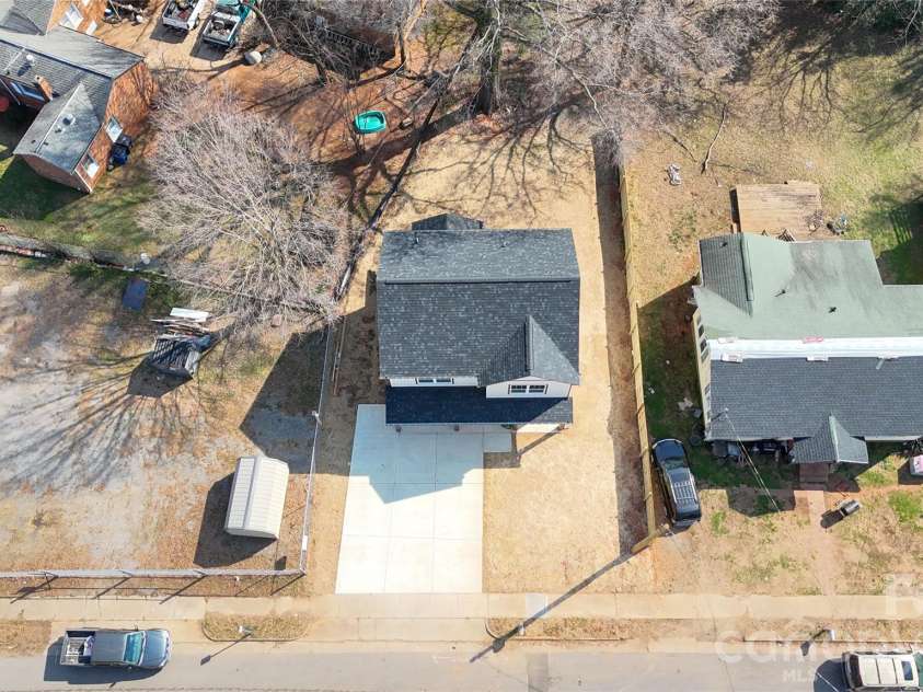 129 WOODLAWN Drive, Statesville, NC 28677.  MLS# CAR4351336, YatesRealty ID 17195. 