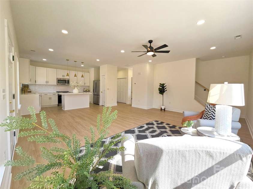 129 WOODLAWN Drive, Statesville, NC 28677.  MLS# CAR4351336, YatesRealty ID 17195. 