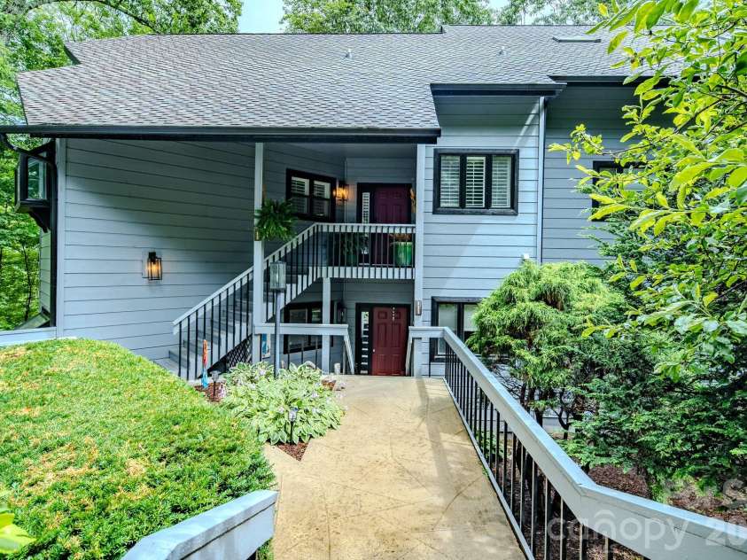 211 Grouse Moor Drive, Linville, NC 28646.  MLS# CAR4368907, YatesRealty ID 17198. 