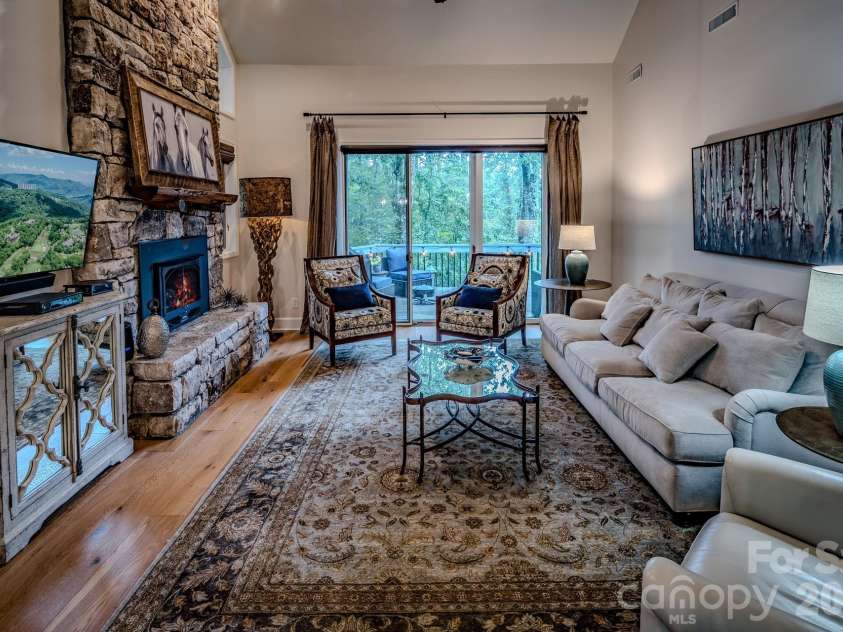 211 Grouse Moor Drive, Linville, NC 28646.  MLS# CAR4368907, YatesRealty ID 17198. 