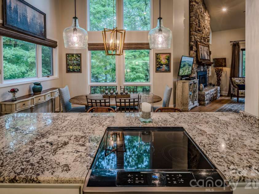 211 Grouse Moor Drive, Linville, NC 28646.  MLS# CAR4368907, YatesRealty ID 17198. 