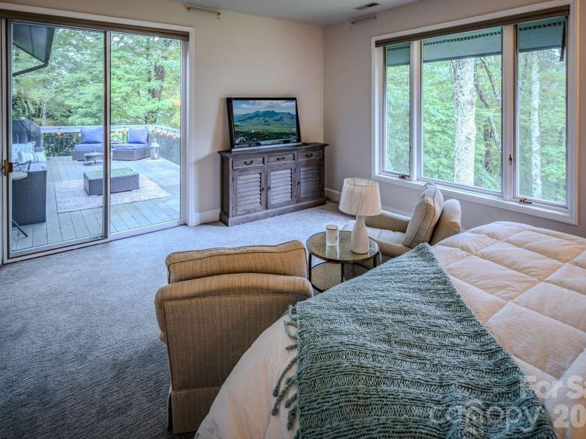 211 Grouse Moor Drive, Linville, NC 28646.  MLS# CAR4368907, YatesRealty ID 17198. 
