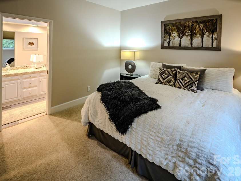 211 Grouse Moor Drive, Linville, NC 28646.  MLS# CAR4368907, YatesRealty ID 17198. 