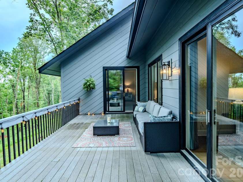 211 Grouse Moor Drive, Linville, NC 28646.  MLS# CAR4368907, YatesRealty ID 17198. 