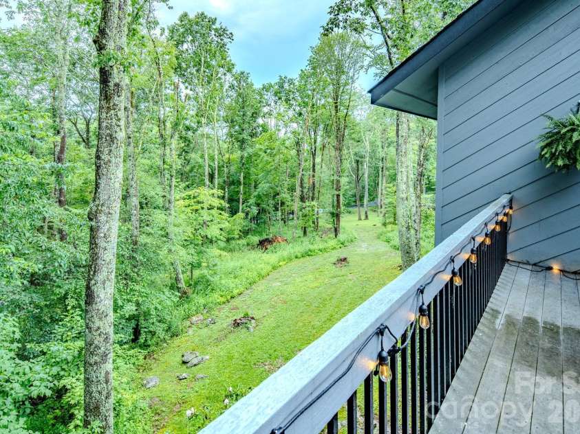 211 Grouse Moor Drive, Linville, NC 28646.  MLS# CAR4368907, YatesRealty ID 17198. 