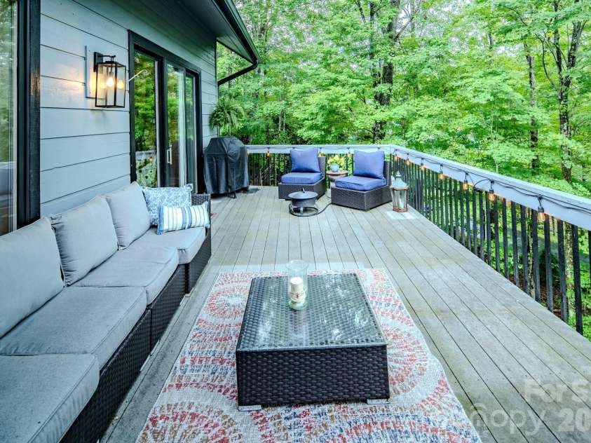 211 Grouse Moor Drive, Linville, NC 28646.  MLS# CAR4368907, YatesRealty ID 17198. 