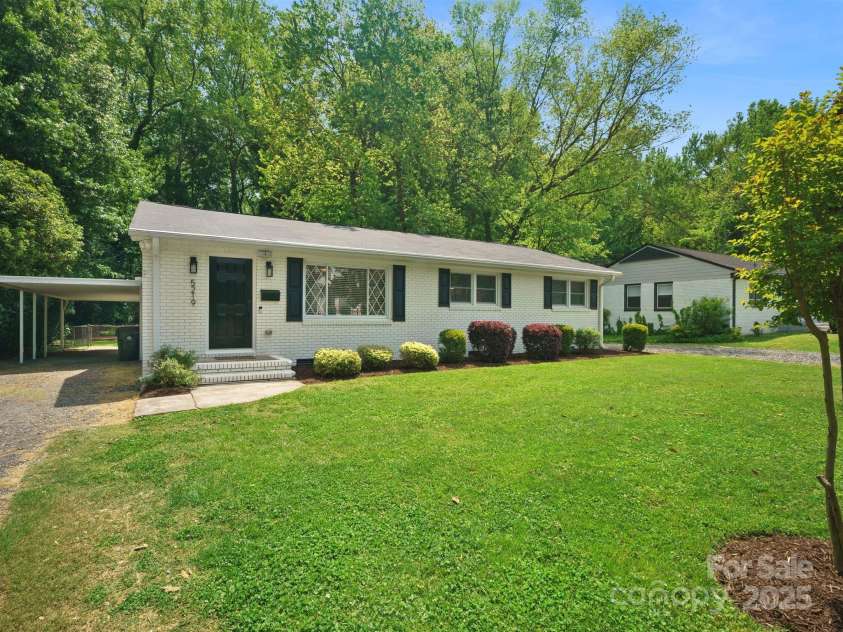 5219 Farmbrook Drive, Charlotte, NC 28210.  MLS# CAR4252482, YatesRealty ID 17199. 