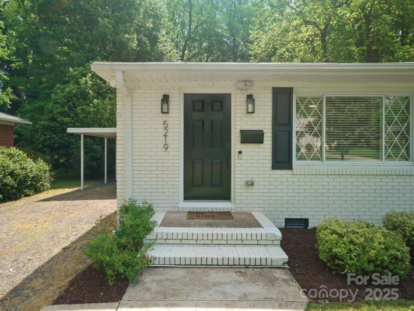 5219 Farmbrook Drive, Charlotte, NC 28210.  MLS# CAR4252482, YatesRealty ID 17199. 