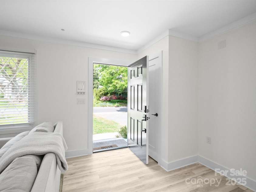 5219 Farmbrook Drive, Charlotte, NC 28210.  MLS# CAR4252482, YatesRealty ID 17199. 