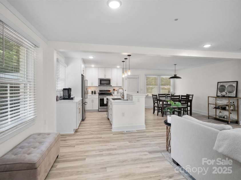 5219 Farmbrook Drive, Charlotte, NC 28210.  MLS# CAR4252482, YatesRealty ID 17199. 