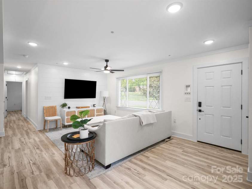 5219 Farmbrook Drive, Charlotte, NC 28210.  MLS# CAR4252482, YatesRealty ID 17199. 