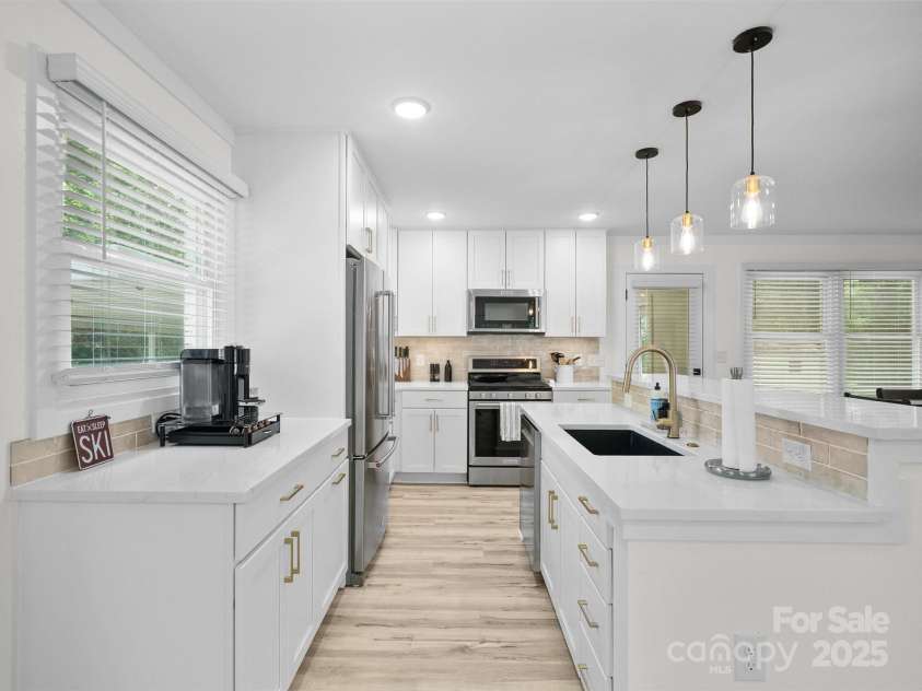 5219 Farmbrook Drive, Charlotte, NC 28210.  MLS# CAR4252482, YatesRealty ID 17199. 