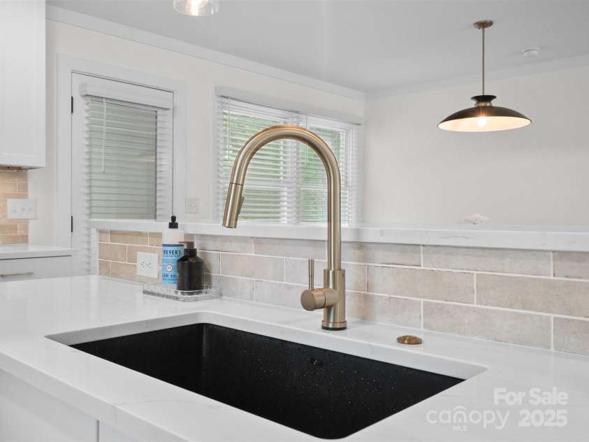 5219 Farmbrook Drive, Charlotte, NC 28210.  MLS# CAR4252482, YatesRealty ID 17199. 