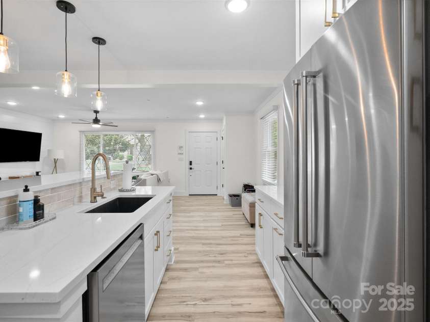 5219 Farmbrook Drive, Charlotte, NC 28210.  MLS# CAR4252482, YatesRealty ID 17199. 