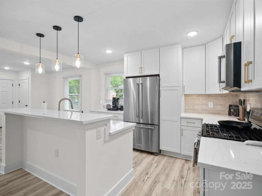 5219 Farmbrook Drive, Charlotte, NC 28210.  MLS# CAR4252482, YatesRealty ID 17199. 