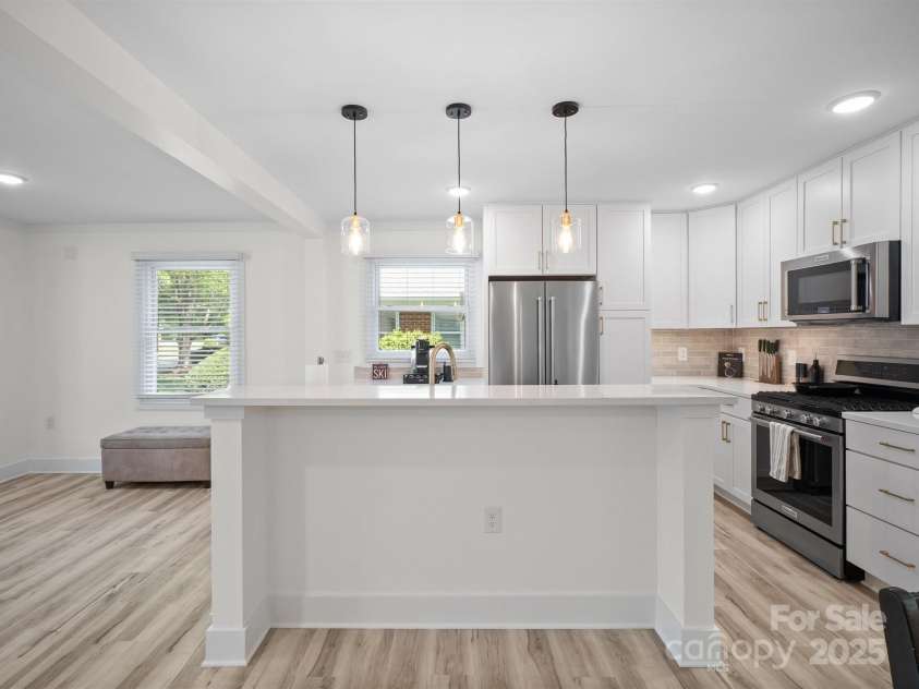 5219 Farmbrook Drive, Charlotte, NC 28210.  MLS# CAR4252482, YatesRealty ID 17199. 