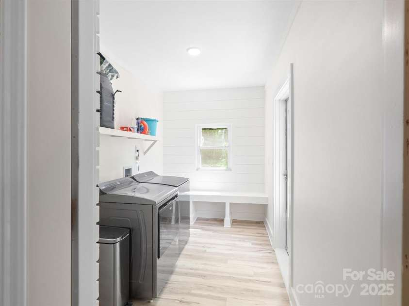 5219 Farmbrook Drive, Charlotte, NC 28210.  MLS# CAR4252482, YatesRealty ID 17199. 