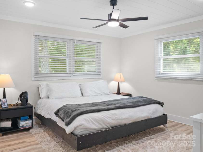 5219 Farmbrook Drive, Charlotte, NC 28210.  MLS# CAR4252482, YatesRealty ID 17199. 