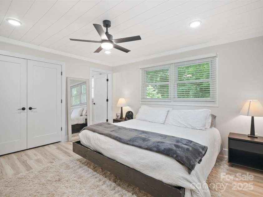 5219 Farmbrook Drive, Charlotte, NC 28210.  MLS# CAR4252482, YatesRealty ID 17199. 