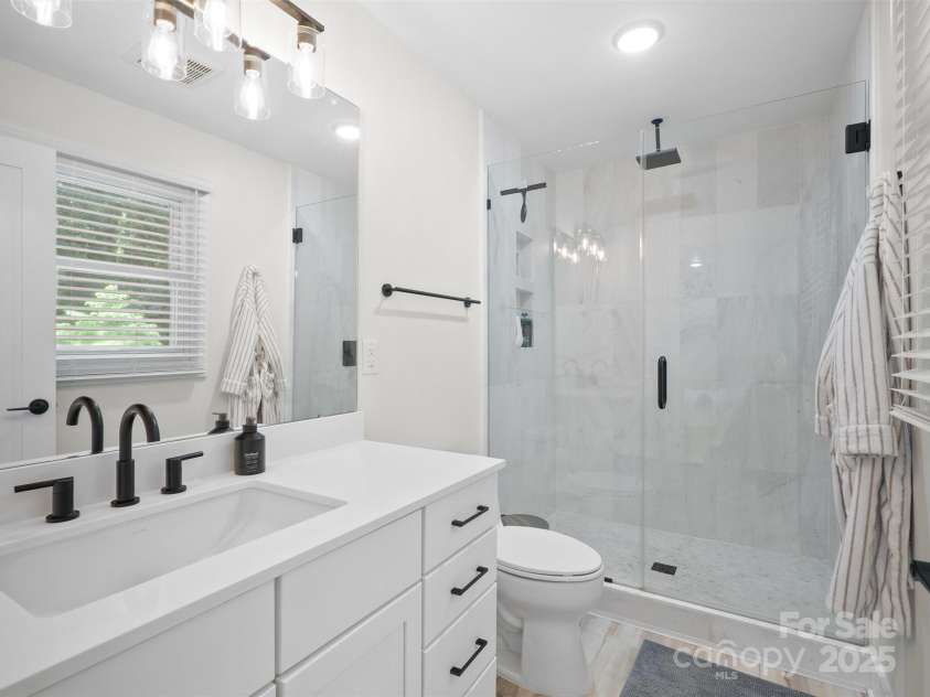 5219 Farmbrook Drive, Charlotte, NC 28210.  MLS# CAR4252482, YatesRealty ID 17199. 