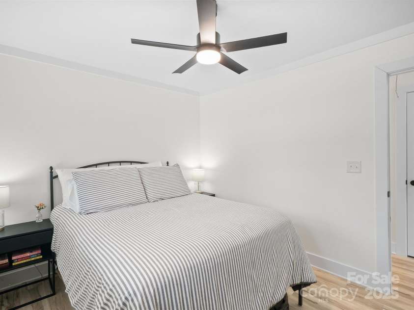 5219 Farmbrook Drive, Charlotte, NC 28210.  MLS# CAR4252482, YatesRealty ID 17199. 