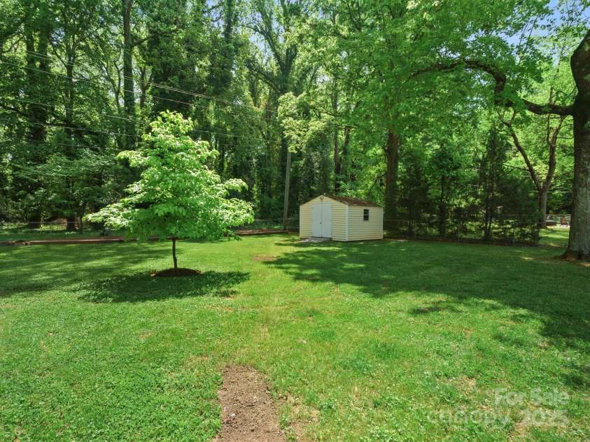 5219 Farmbrook Drive, Charlotte, NC 28210.  MLS# CAR4252482, YatesRealty ID 17199. 
