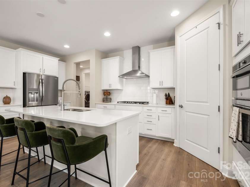 2218 Excalibur Drive, Indian Land, SC 29707.  MLS# CAR4316139, YatesRealty ID 1720. Gourmet Kitchen