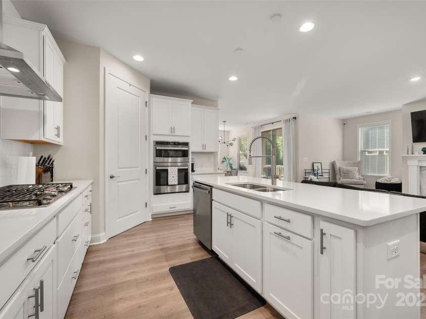 2218 Excalibur Drive, Indian Land, SC 29707.  MLS# CAR4316139, YatesRealty ID 1720. Gourmet Kitchen 