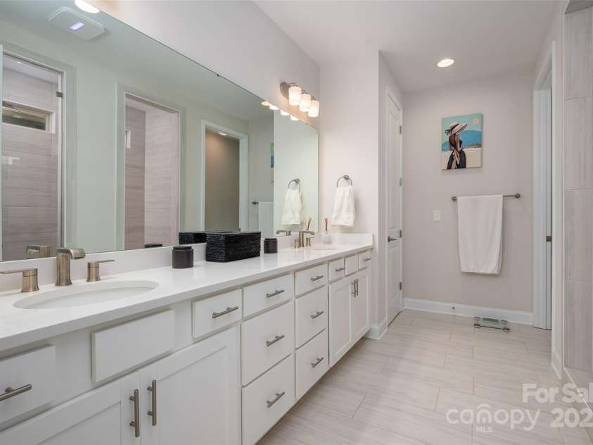 2218 Excalibur Drive, Indian Land, SC 29707.  MLS# CAR4316139, YatesRealty ID 1720. Primary Bathroom 