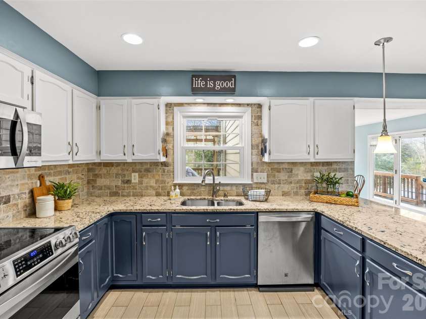 9619 Radner Lane, Charlotte, NC 28277.  MLS# CAR4344112, YatesRealty ID 1720. 