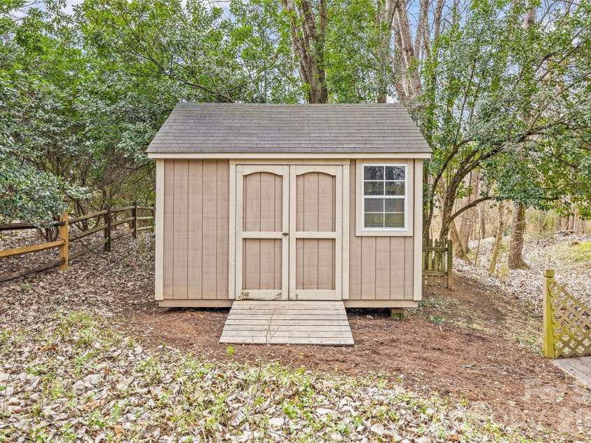 9619 Radner Lane, Charlotte, NC 28277.  MLS# CAR4344112, YatesRealty ID 1720. 