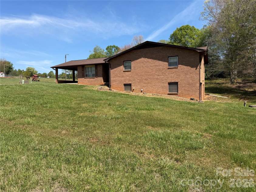 1466 Peaceful Valley Drive, Hickory, NC 28602.  MLS# CAR4368162, YatesRealty ID 17200. 