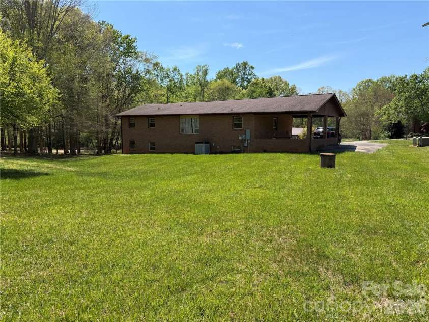 1466 Peaceful Valley Drive, Hickory, NC 28602.  MLS# CAR4368162, YatesRealty ID 17200. 