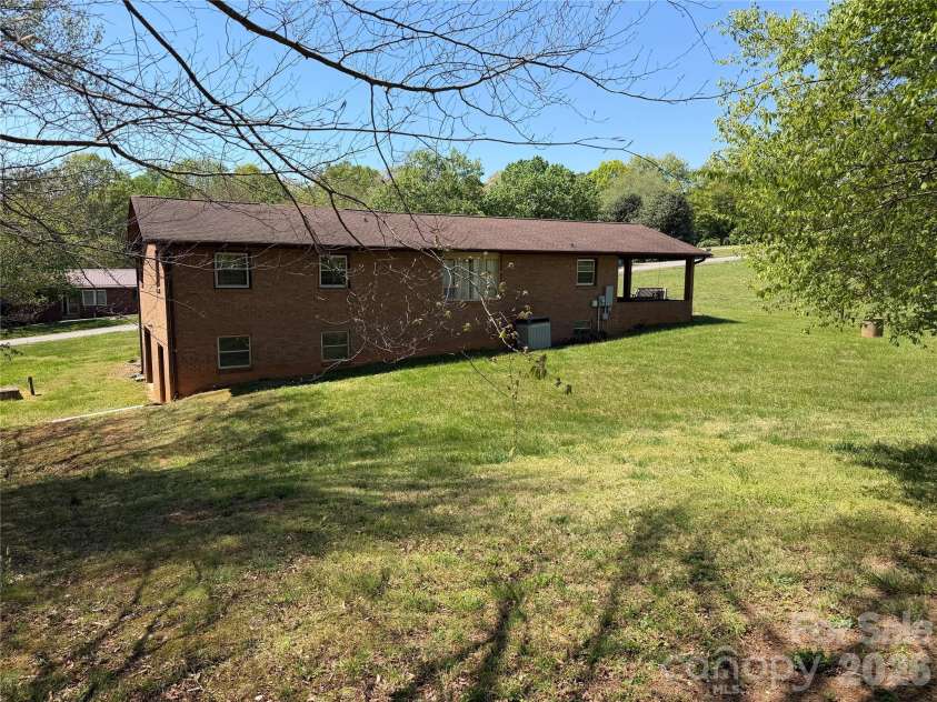1466 Peaceful Valley Drive, Hickory, NC 28602.  MLS# CAR4368162, YatesRealty ID 17200. 