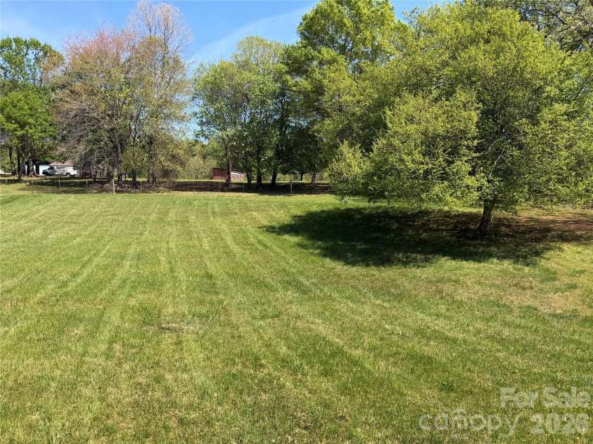 1466 Peaceful Valley Drive, Hickory, NC 28602.  MLS# CAR4368162, YatesRealty ID 17200. 