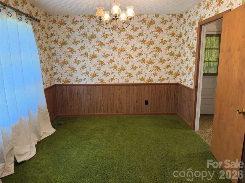 1466 Peaceful Valley Drive, Hickory, NC 28602.  MLS# CAR4368162, YatesRealty ID 17200. 