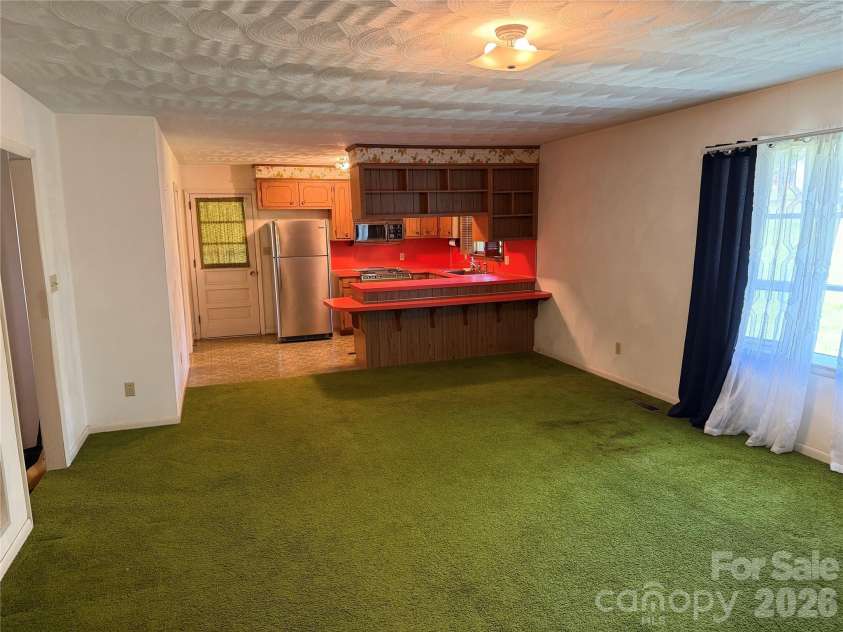 1466 Peaceful Valley Drive, Hickory, NC 28602.  MLS# CAR4368162, YatesRealty ID 17200. 