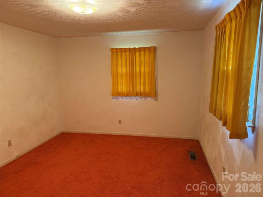 1466 Peaceful Valley Drive, Hickory, NC 28602.  MLS# CAR4368162, YatesRealty ID 17200. 