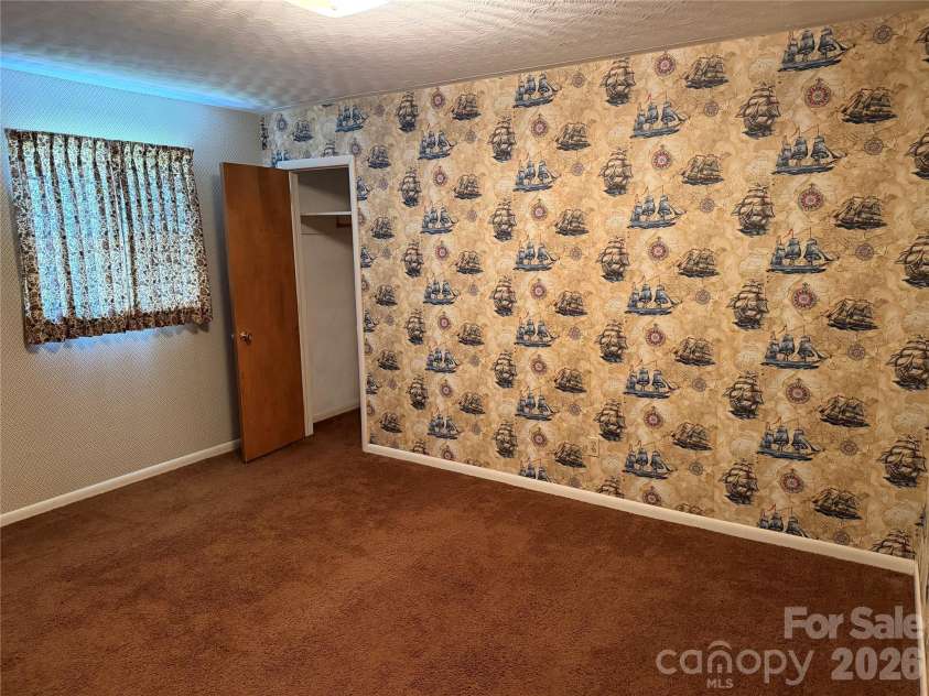1466 Peaceful Valley Drive, Hickory, NC 28602.  MLS# CAR4368162, YatesRealty ID 17200. 