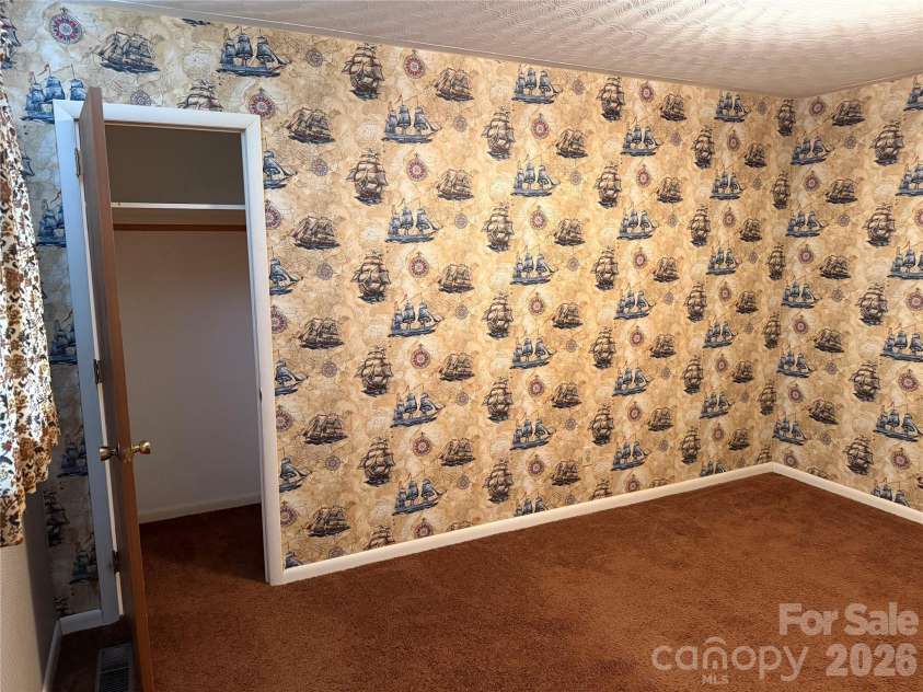 1466 Peaceful Valley Drive, Hickory, NC 28602.  MLS# CAR4368162, YatesRealty ID 17200. 